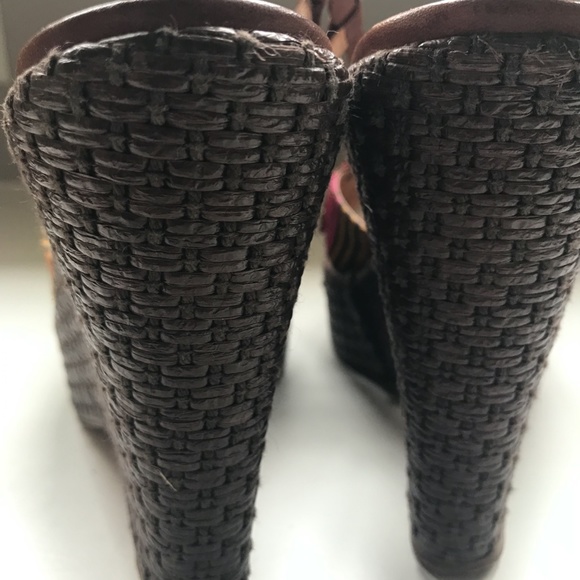 Isabella Fiore Platform Sandals 7 - Picture 6 of 7